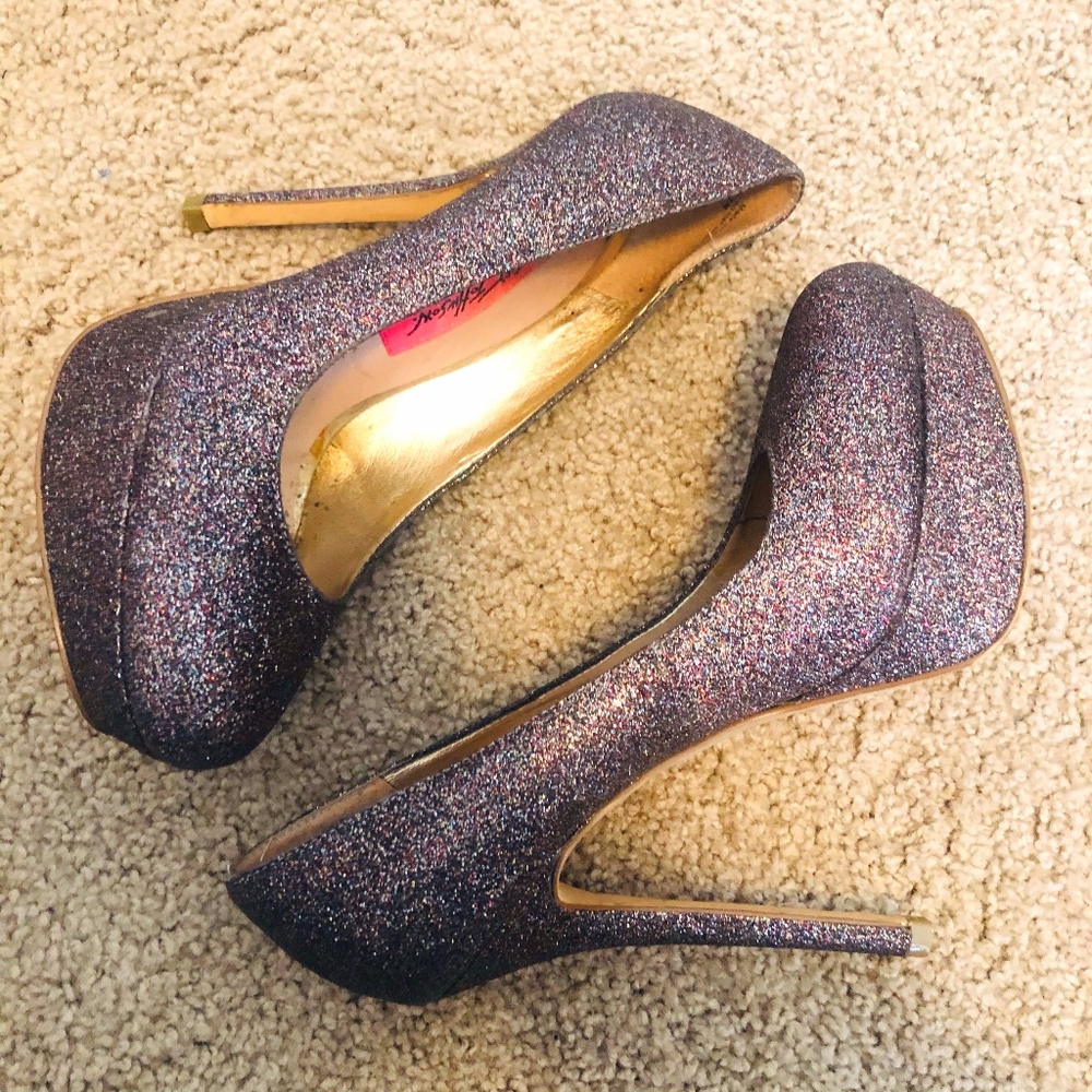 Betsey Johnson Pumps (Size 7)